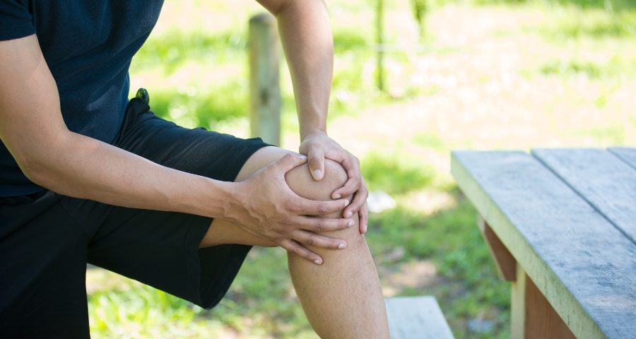 nguoi-tre-co-the-bi-kho-khop-khong